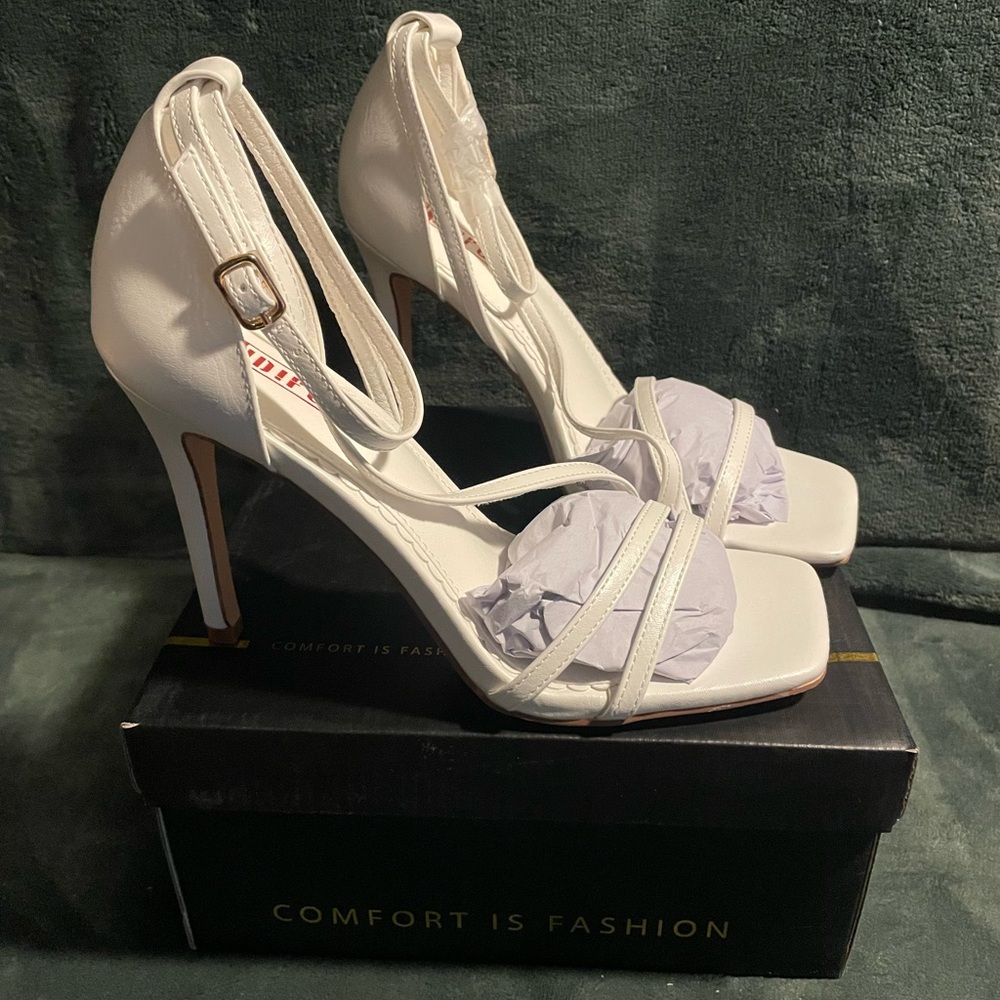 IDIFU White Strappy Heels size 8